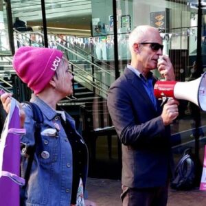 Les travailleurs de l'Université de South Bank de Londres font grève pour des raisons contractuelles