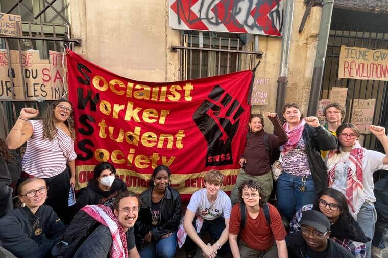 La délégation de la Socialist Workers Student Society dans les rues de Paris