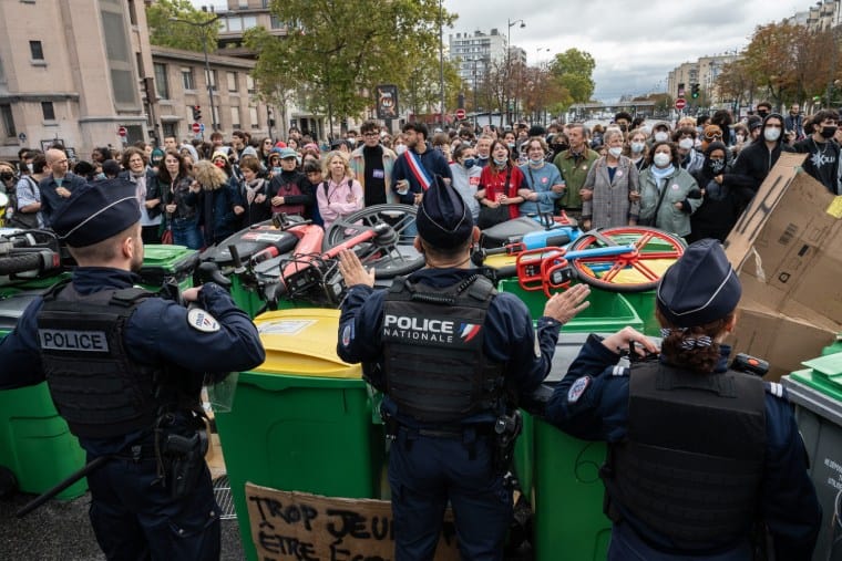 Dans les rues de Paris avant la marche de mardi