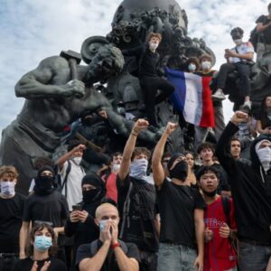 « Nous sommes dans une course avec l'extrême droite », déclare un socialiste français